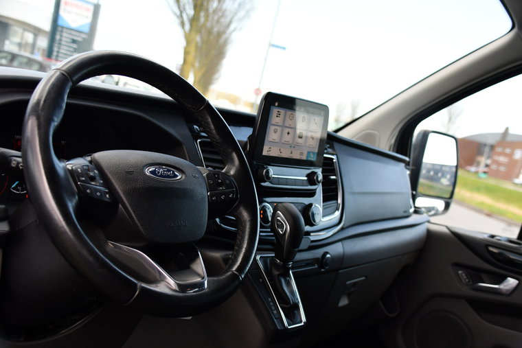 Vehicle Image 12