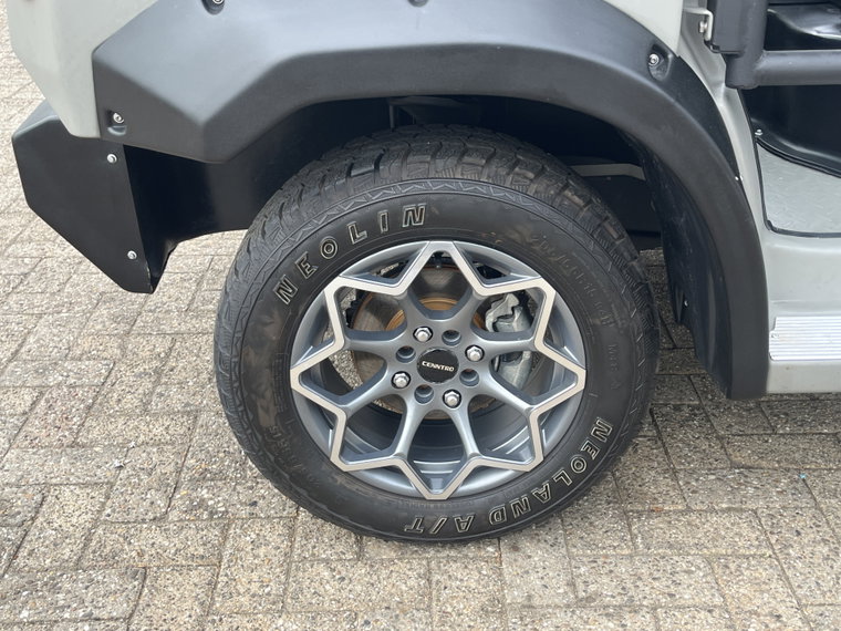 Vehicle Image 12