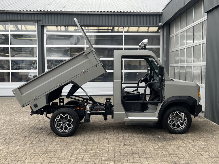 Vehicle Image 25