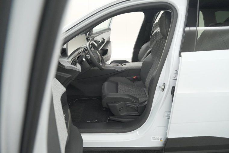 Vehicle Image 28