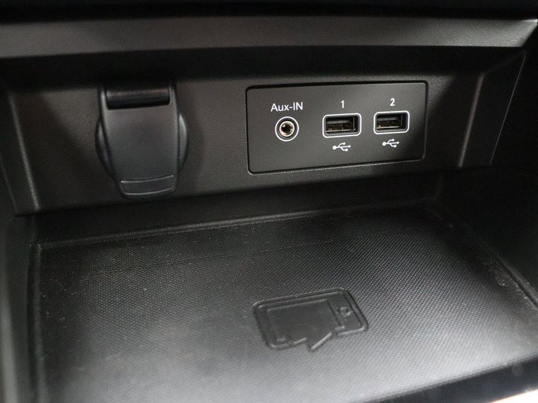 Vehicle Image 32