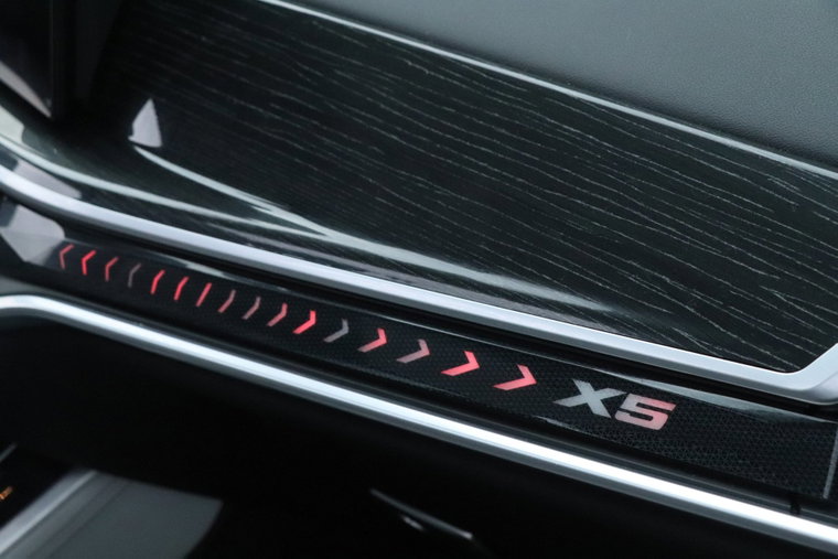 Vehicle Image 35