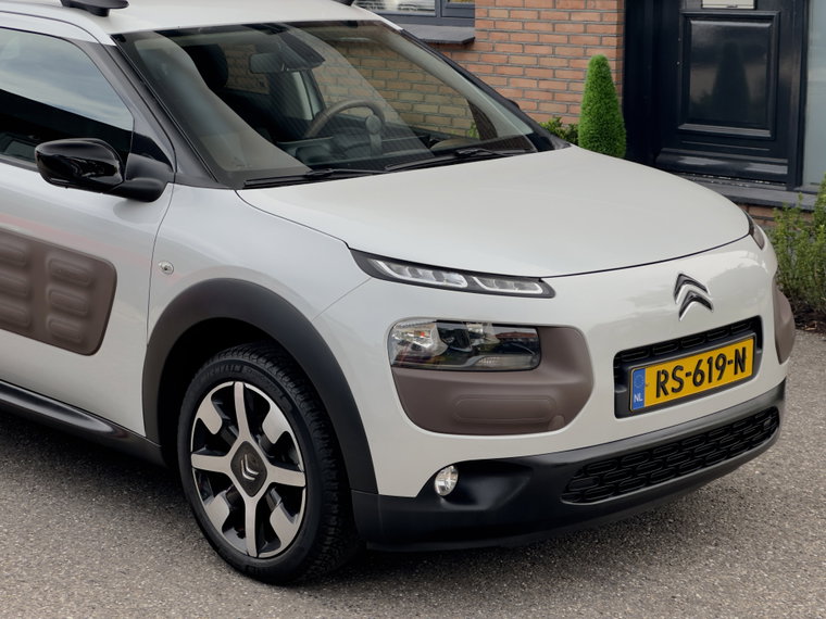 Vehicle Image 16