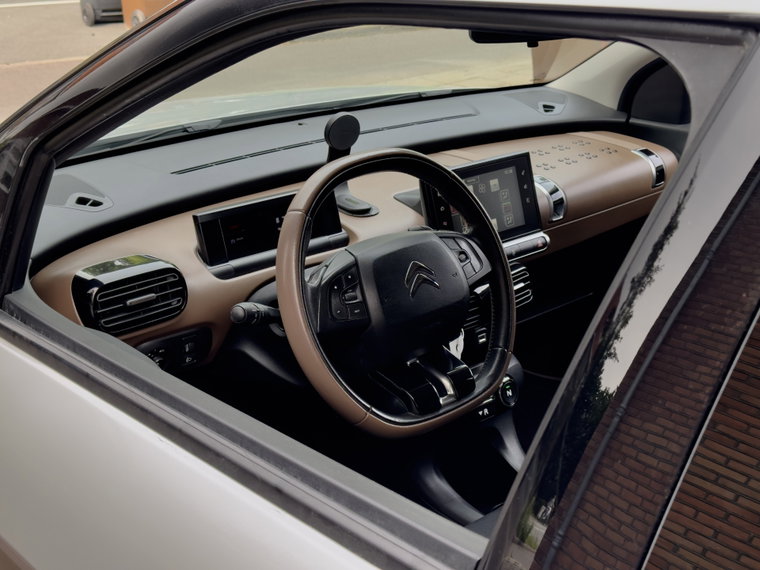 Vehicle Image 23