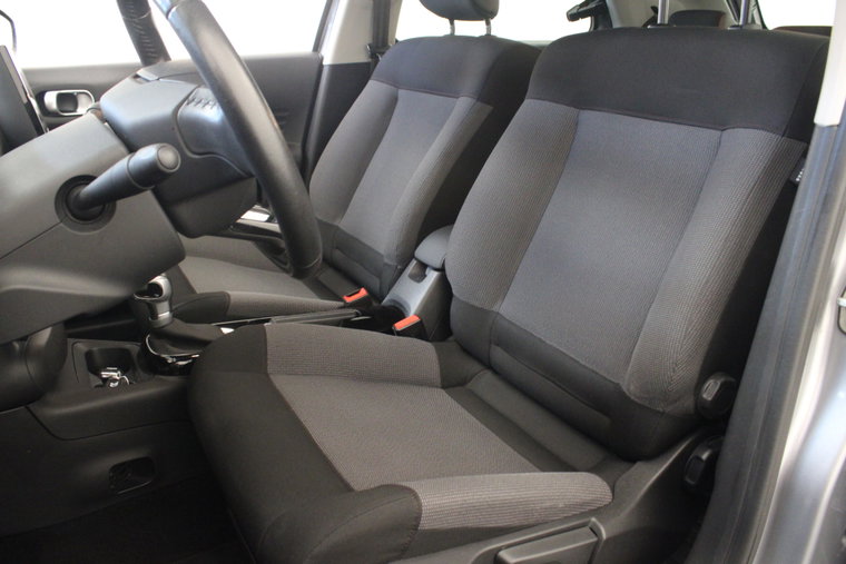 Vehicle Image 14