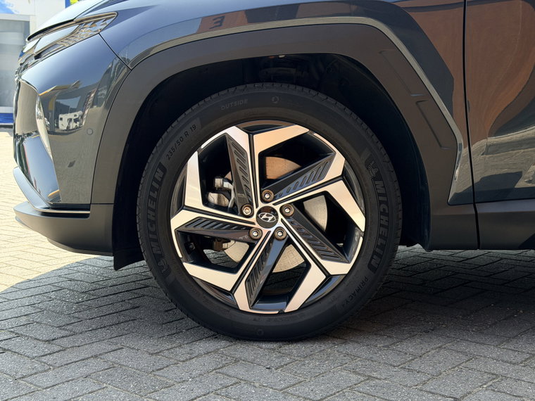 Vehicle Image 35