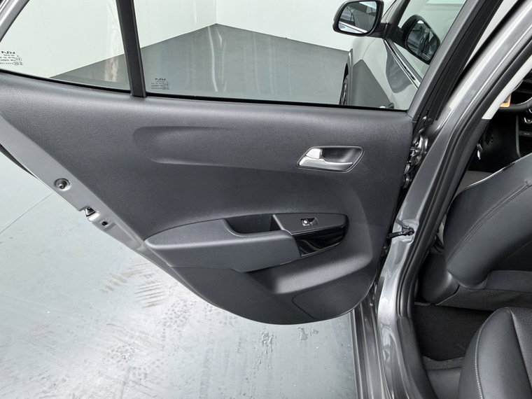 Vehicle Image 35