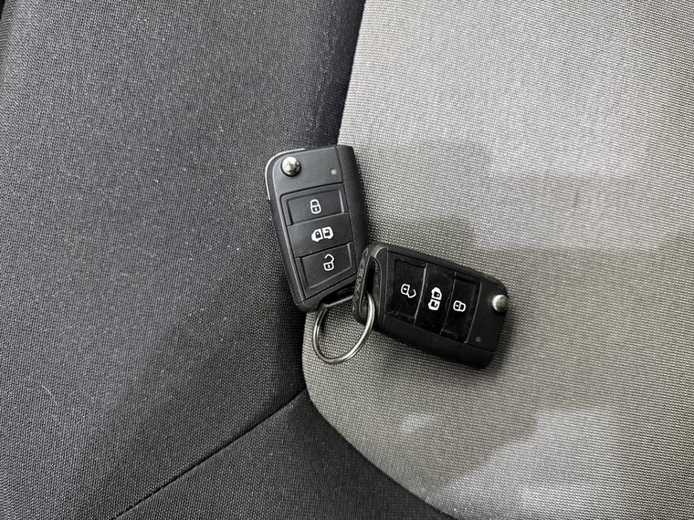Vehicle Image 32