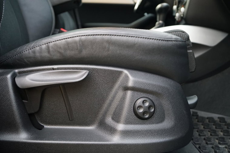 Vehicle Image 28