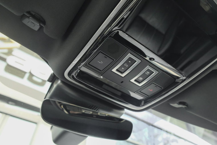 Vehicle Image 44