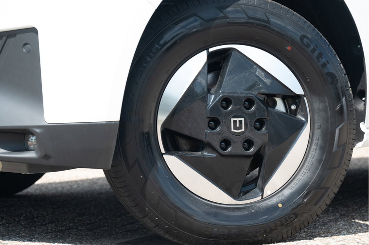 Vehicle Image 8