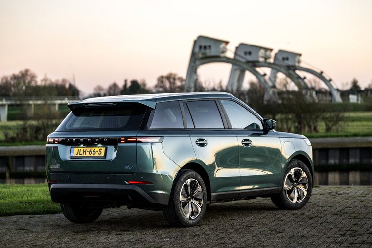 Vehicle Image 6
