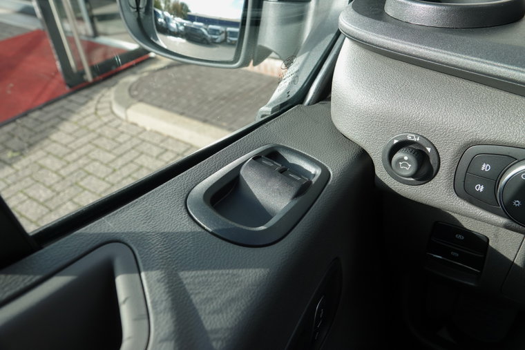 Vehicle Image 28