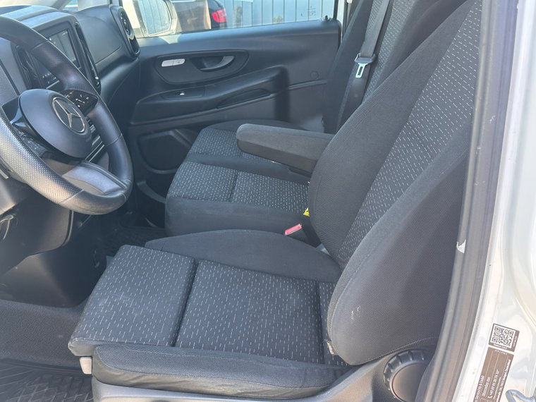 Vehicle Image 28