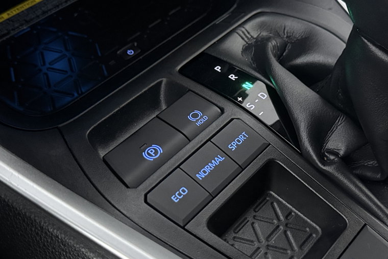 Vehicle Image 16