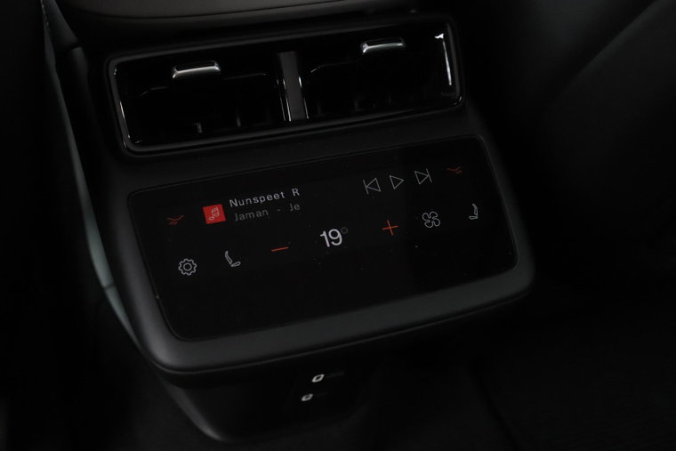 Vehicle Image 48