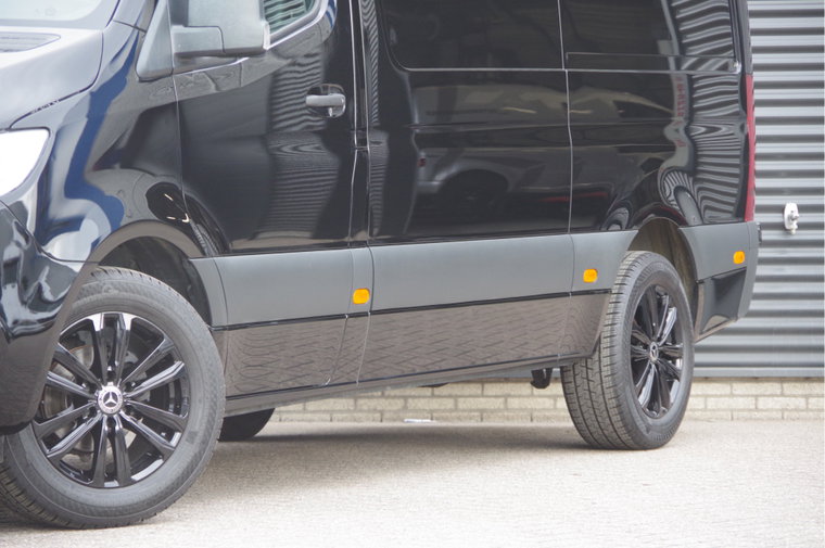 Vehicle Image 24