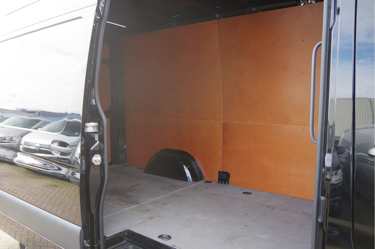 Vehicle Image 28