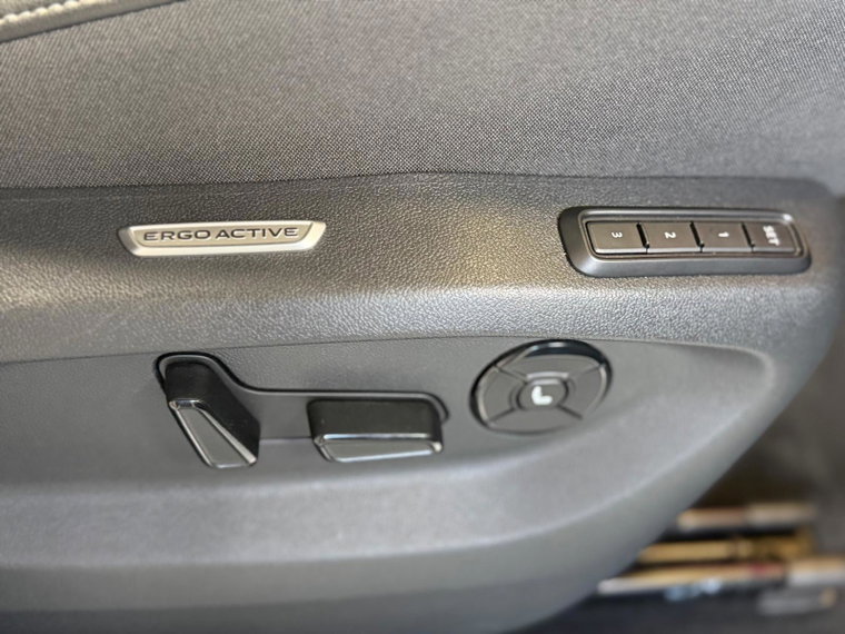 Vehicle Image 32