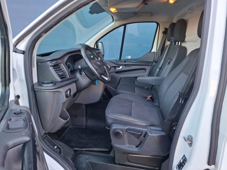 Vehicle Image 32