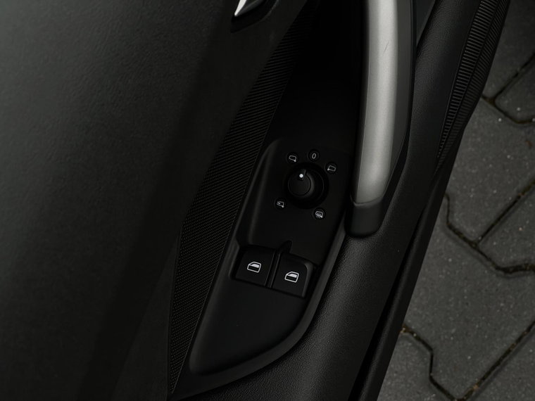 Vehicle Image 42