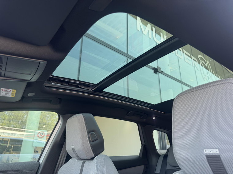 Vehicle Image 32
