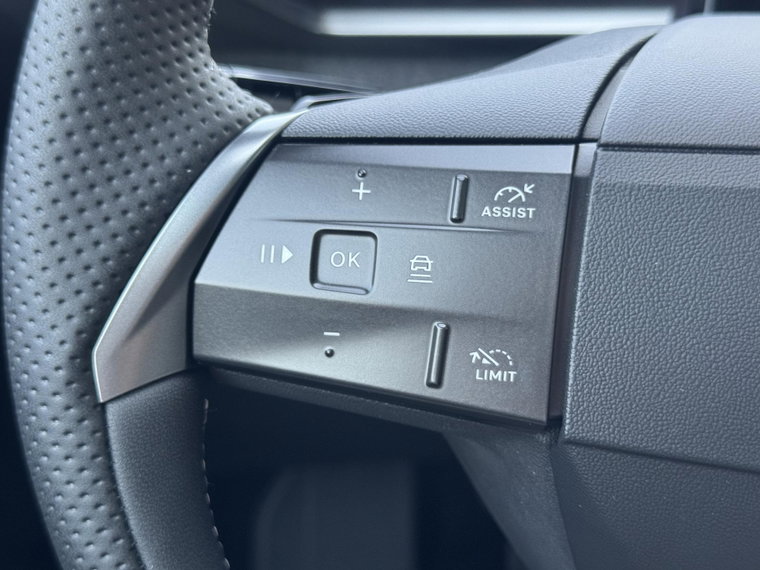 Vehicle Image 38
