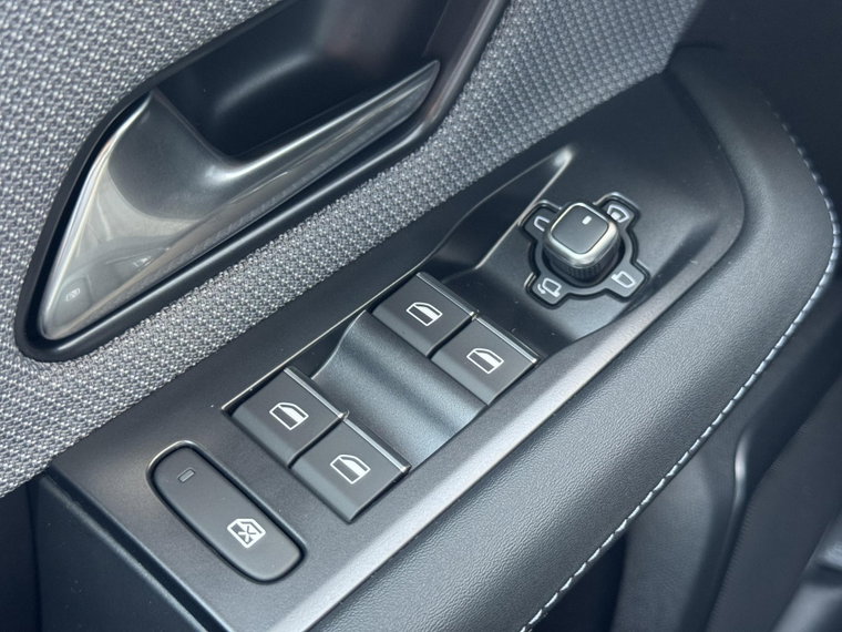 Vehicle Image 40