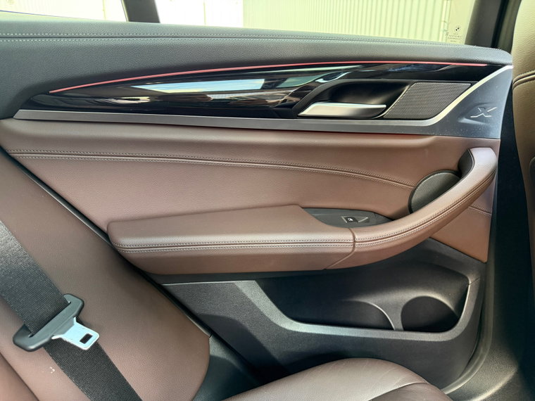 Vehicle Image 38