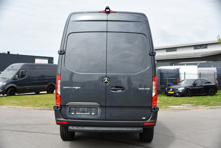 Vehicle Image 32