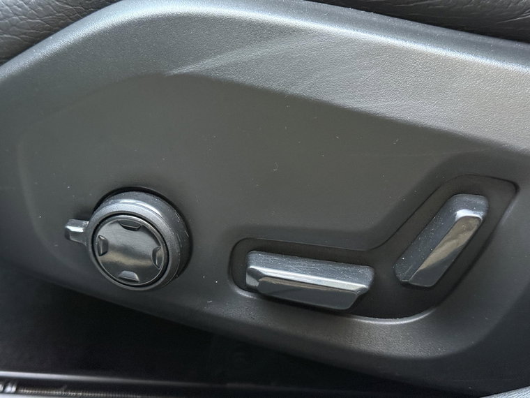Vehicle Image 33