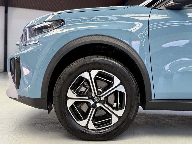 Vehicle Image 30