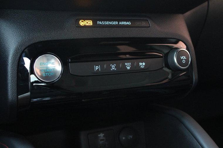 Vehicle Image 25