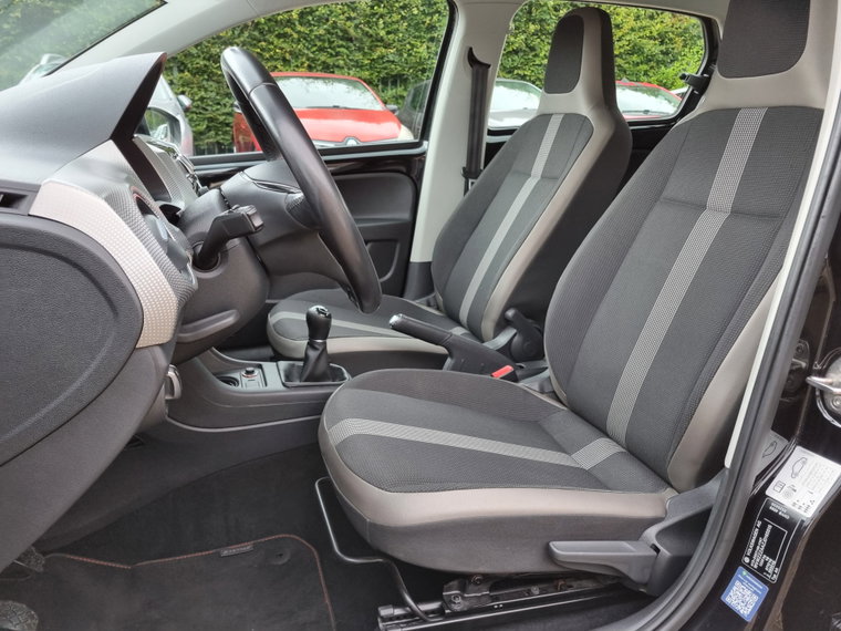 Vehicle Image 25