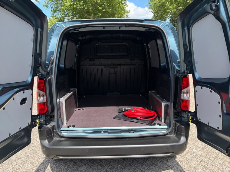 Vehicle Image 17