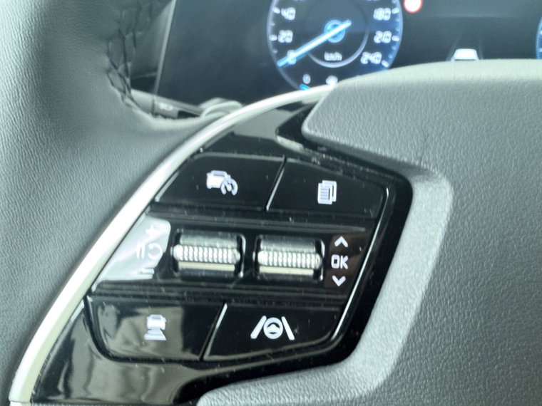 Vehicle Image 28
