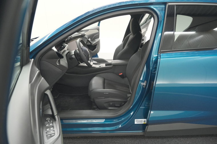 Vehicle Image 32