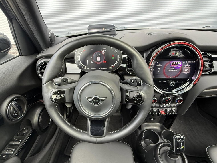 Vehicle Image 32