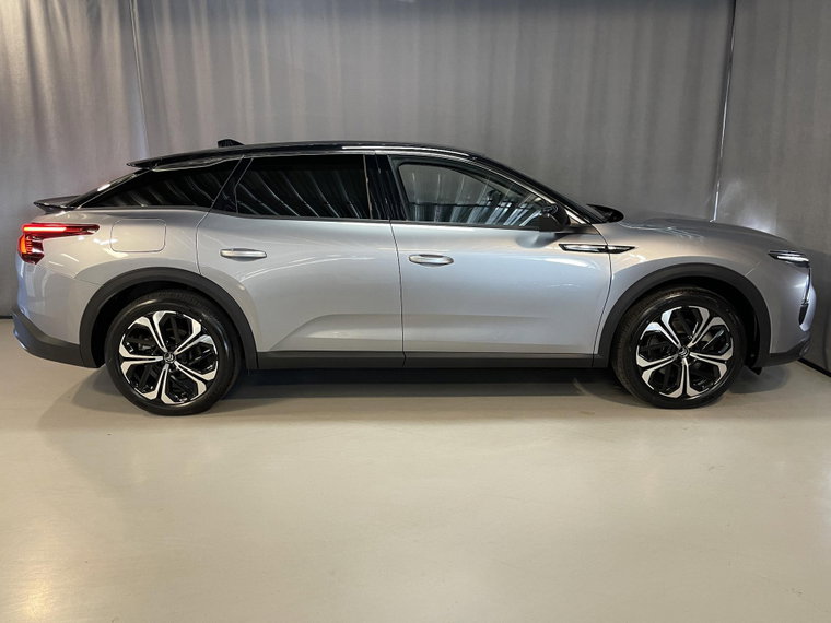 Vehicle Image 35