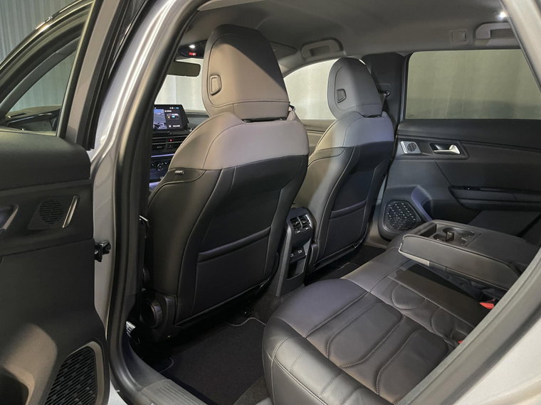 Vehicle Image 37