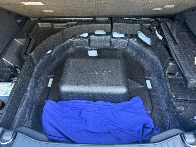 Vehicle Image 32