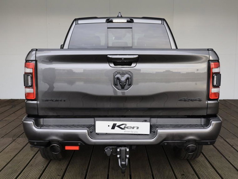 Vehicle Image 16