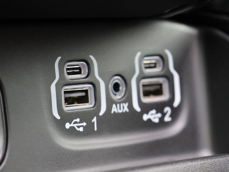 Vehicle Image 24