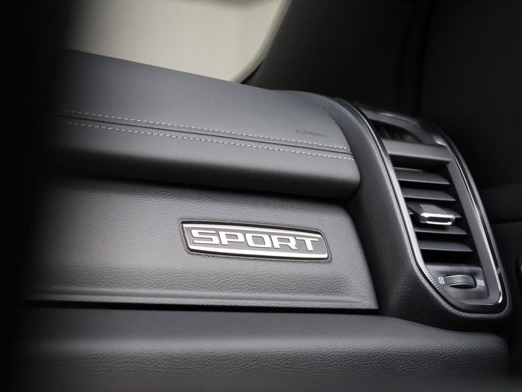 Vehicle Image 36