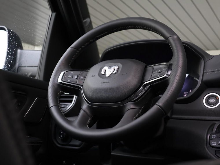Vehicle Image 37