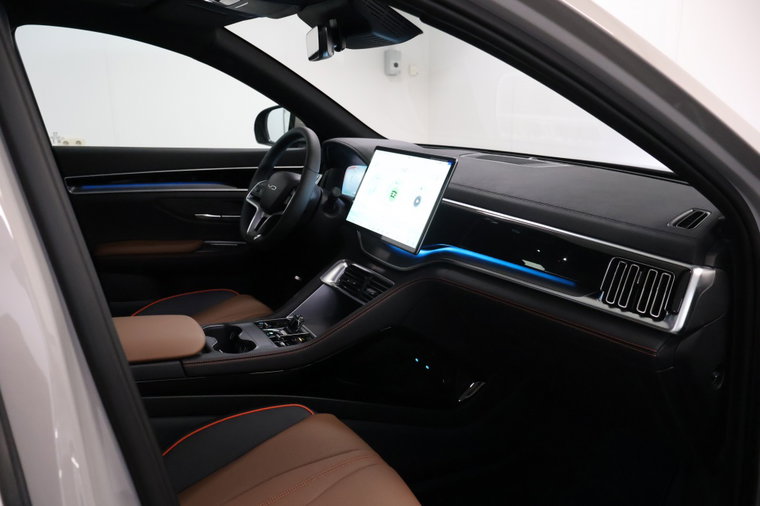 Vehicle Image 9
