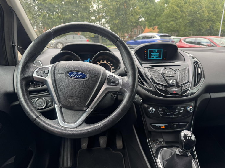 Vehicle Image 12