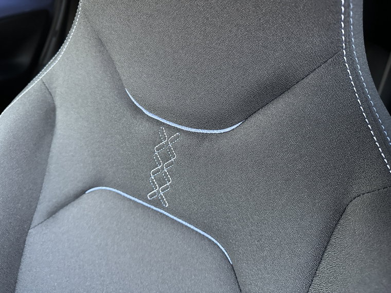 Vehicle Image 25