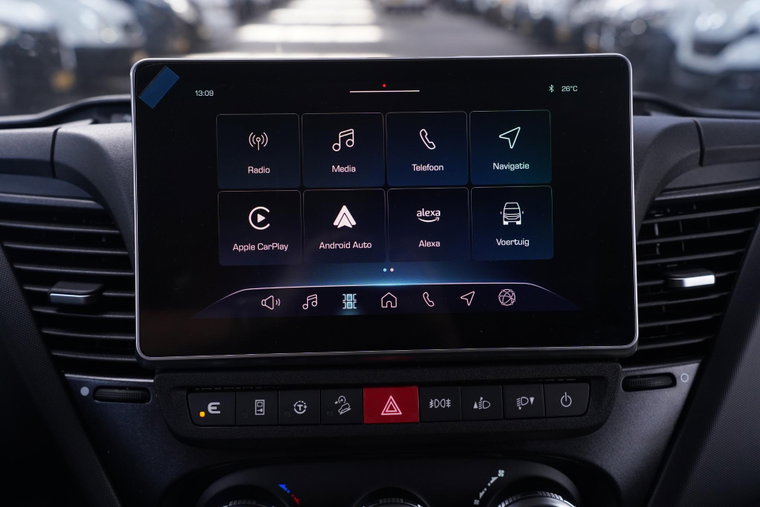 Vehicle Image 30