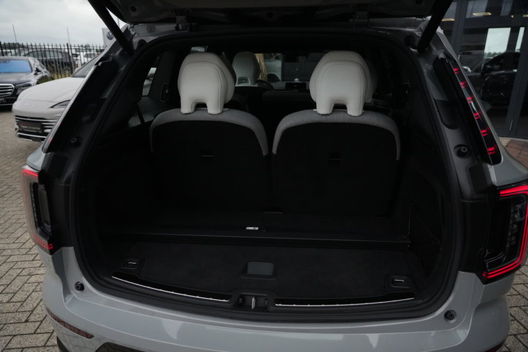 Vehicle Image 32